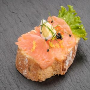 Hnuta’s Gourmet Mix Lachsfilet - Brötchen Catering