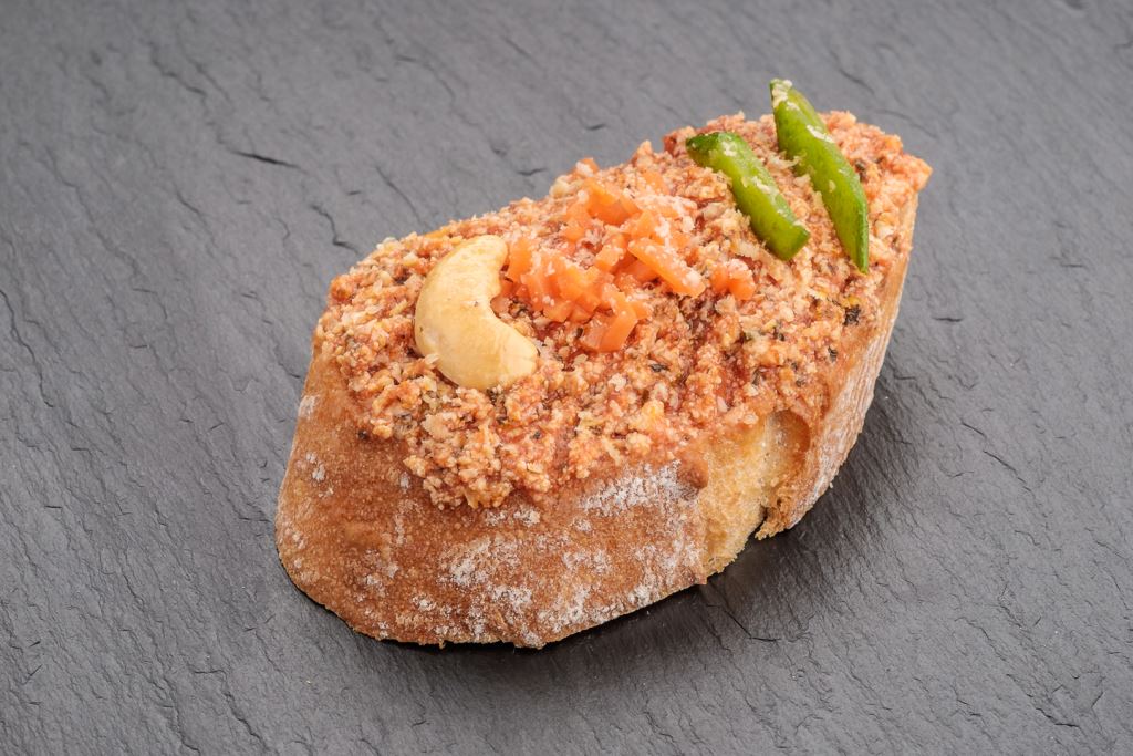 Hnuta’s Gourmet Mix vegan Tofubolognese - Brötchen Catering