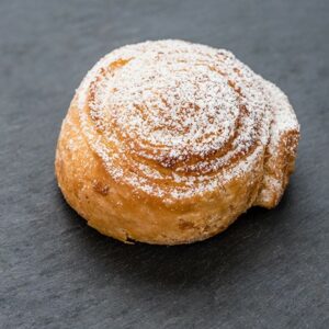 Hnuta’s Jour Plunder Vanille-Mandelschnecke - Brötchen Catering