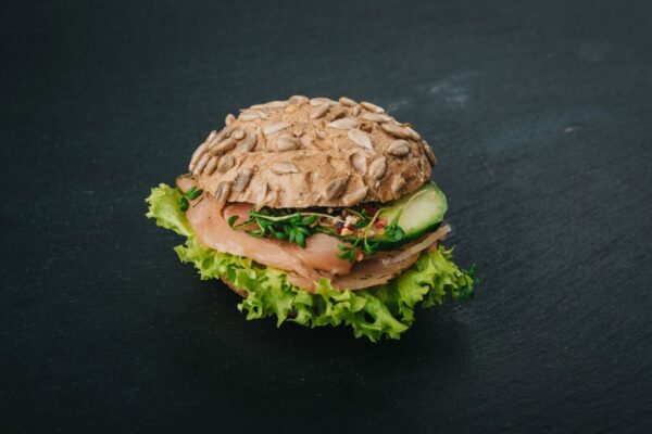 Hnuta’s Jour Gebäck Lachs - Brötchen Catering