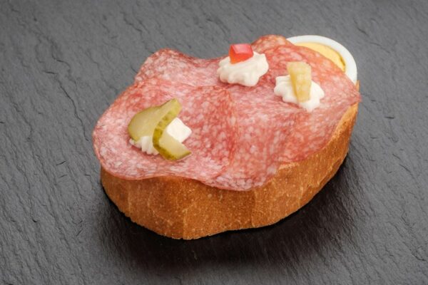 Hnuta's Klassiker Mix Salami - Brötchen Catering