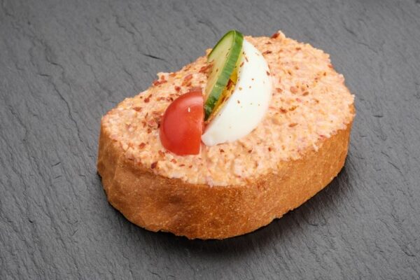 Hnuta's Klassiker Mix Roter feuriger Aufstrich - Brötchen Catering