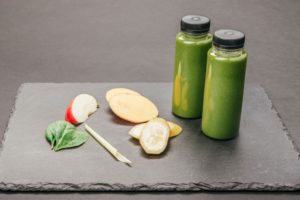Hnuta‘s Smoothie Shreksbeer: Mango, Grünkohl, Spinat, Banane, Lemongrass, Apfelsaft - Brötchen Catering