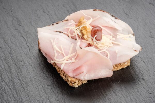 Hnuta’s Vollkorn Thum Beinschinken - Brötchen Catering