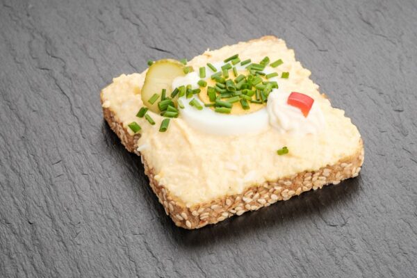 Hnuta’s Vollkorn Ei-Aufstrich - Brötchen Catering