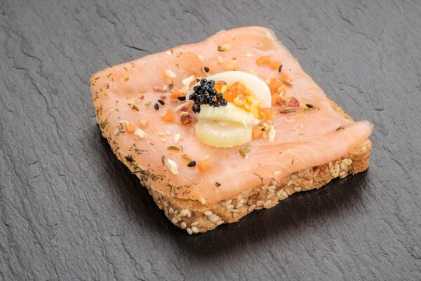 Hnuta’s Vollkorn Lachs - Brötchen Catering