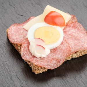 Hnuta’s Vollkorn Salami - Brötchen Catering