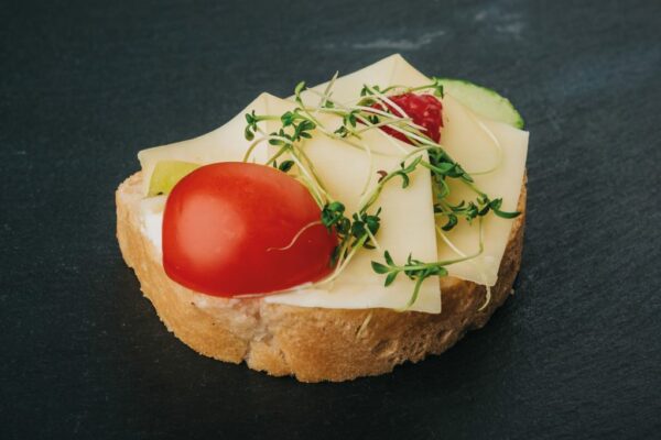 Hnuta’s Canapes Mix Käse - Brötchen Catering Hnuta’s Canapes Mix Käse - Brötchen Catering