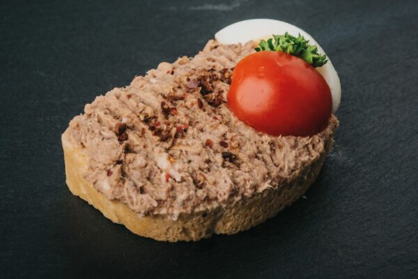 Hnuta’s Canapes Mix Thunfisch - Brötchen Catering Hnuta’s Canapes Mix Thunfisch - Brötchen Catering