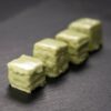 Hnuta’s glasierte Petit Fours Mix Pistazienwürfel