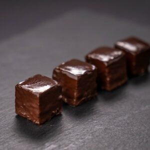 Hnuta’s glasierte Petit Fours Mix Sacherwürfel
