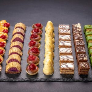 Hnuta’s Wiener Naschereien Petit Fours Mix - Brötchen Catering