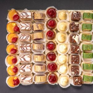 Hnuta’s Wiener Naschereien Petit Fours Mix - Brötchen Catering