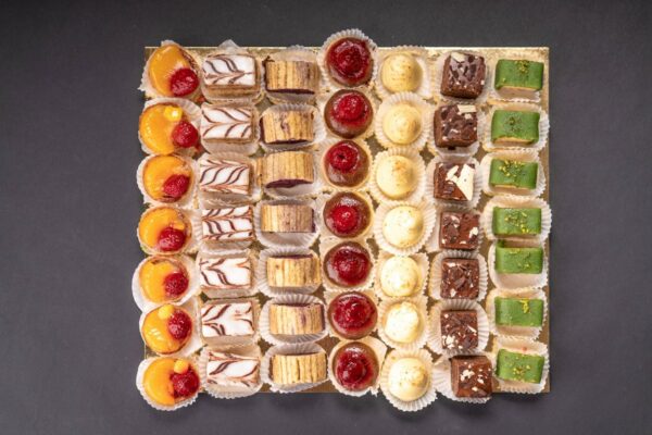 Hnuta’s Wiener Naschereien Petit Fours Mix - Brötchen Catering